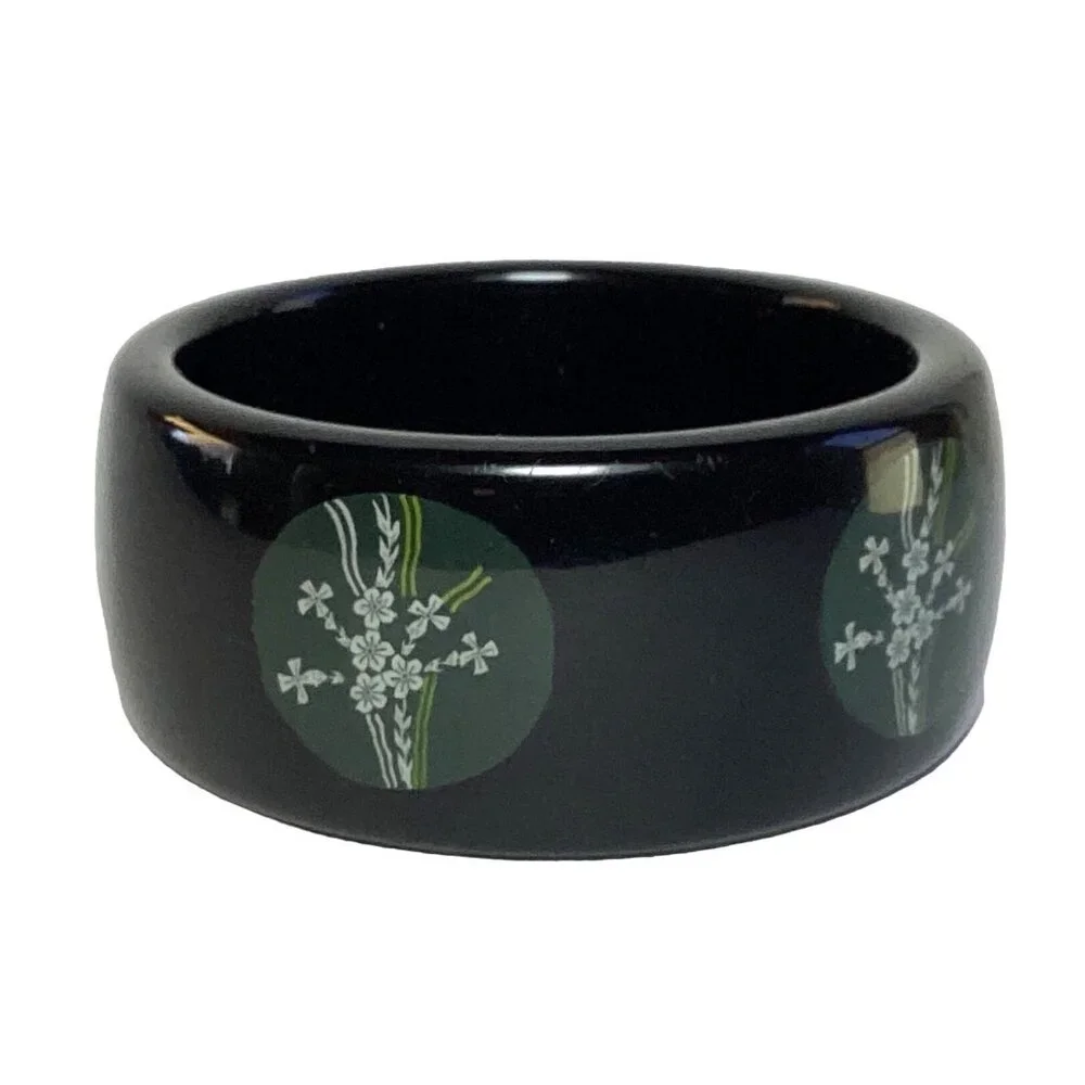 Vintage 1970s Chunky Wide Black Lucite Bangle Bracelet with Encased Floral Motif - Picture 2 of 5